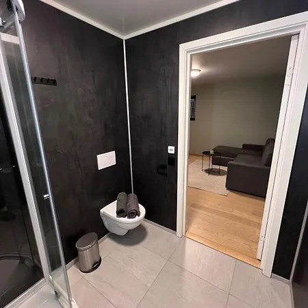 Modern 1-Room Apartment - Right By The Arctic Cathedral And Fjellheisen Tromso Exterior photo