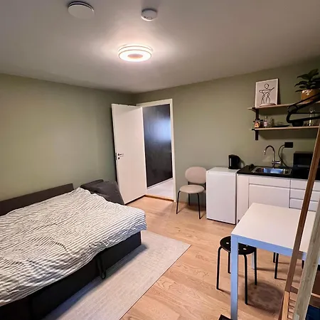 Modern 1-Room Apartment - Right By The Arctic Cathedral And Fjellheisen Tromso Exterior photo